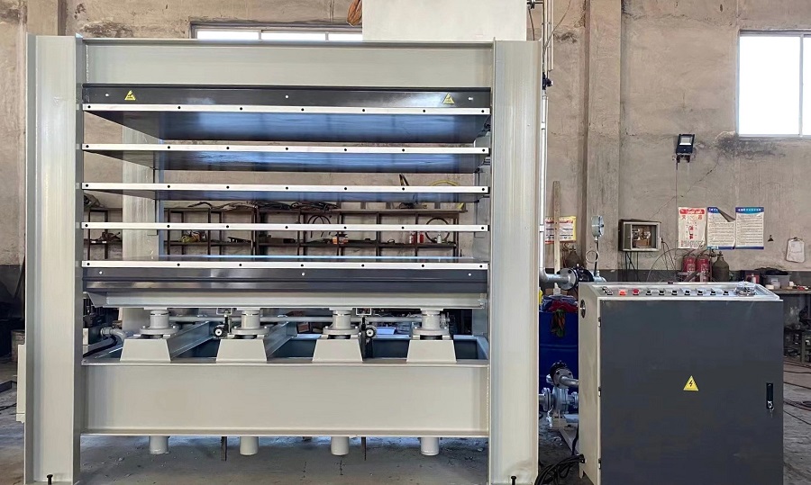 Máy ép thủy lực được ứng dụng rộng rãi trong ngành sản xuất cửa thép vân gỗ, cửa chống cháy.